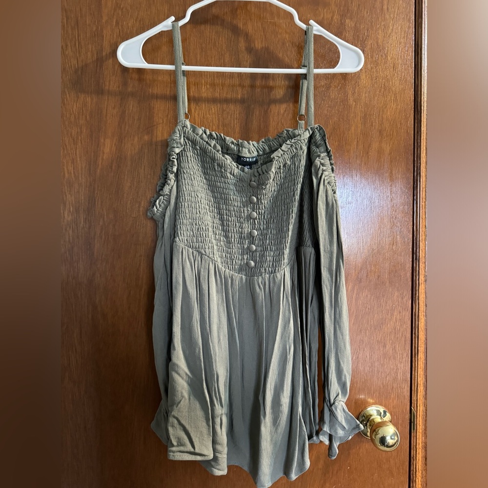 Brand New Torrid Shirt Army Green Size 00